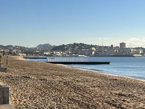 On the beach - Fréjus Plage, Le Méditerranée, Large T2, 56 m2, 4 people, Sea View (Fréjus)