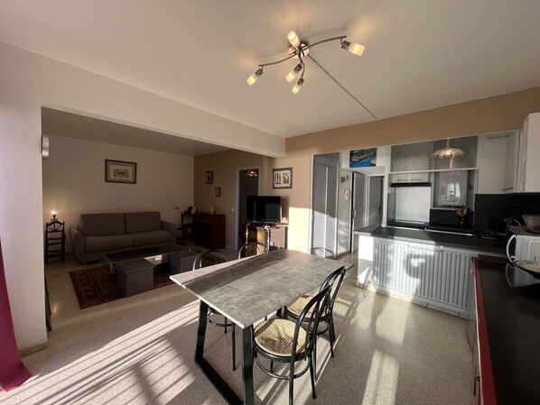 TV - Fréjus Plage, Le Méditerranée, Large T2, 56 m2, 4 people, Sea View (Fréjus)