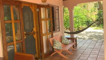 Casa de campo, patio, vistas al mar | Terraza o patio