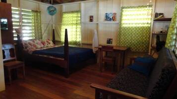 Caja de seguridad en la habitación y decoración personalizada