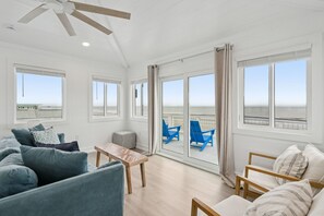 Smart-TV, fotballspill og bordtennis