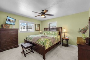 3 bedrooms, iron/ironing board, free WiFi, bed sheets - Adventure Awaits, Heated Pool & hot Tub - Cowboy Cabana - Roelens (Cape Coral)