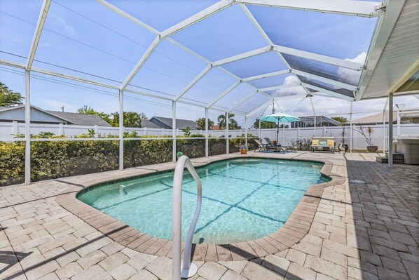 A heated pool - Adventure Awaits, Heated Pool & hot Tub - Cowboy Cabana - Roelens (Cape Coral)