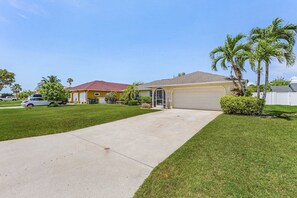 Exterior - Adventure Awaits, Heated Pool & hot Tub - Cowboy Cabana - Roelens (Cape Coral)
