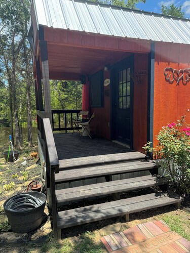 Peaceful cabin retreat to enjoy all the quiet & beauty nature has to offer.
