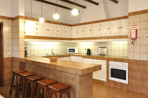 Refrigerador, microondas, horno y lavavajillas 