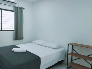 3 slaapkamers, een strijkplank/strijkijzer, gratis wifi, beddengoed