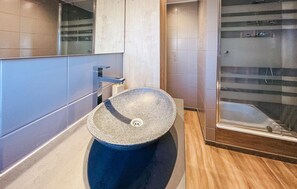 Shower - 2 bedroom pet friendly home in Westende (Westende)