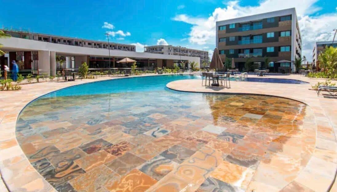 Apartemen Comfort | Kolam renang | 8 kolam renang outdoor