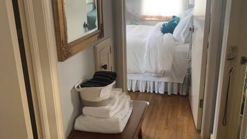 1 chambre, bureau, fer et planche Ă repasser, Wi-Fi gratuit