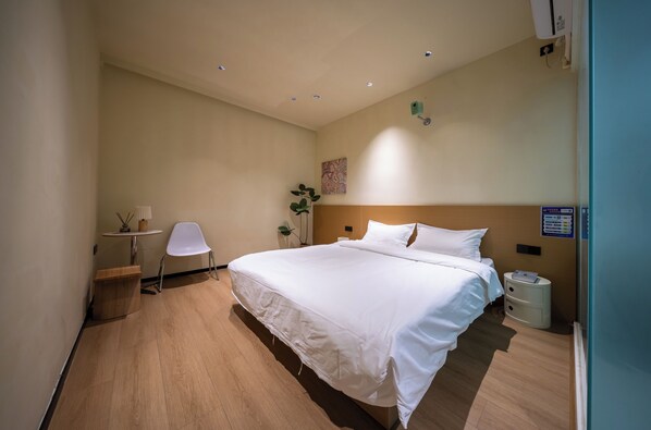 Standard Double Room | Down comforters, laptop workspace, blackout drapes, soundproofing