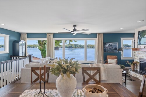 The LeClaire Driftwood Retreat on the Mississippi River!