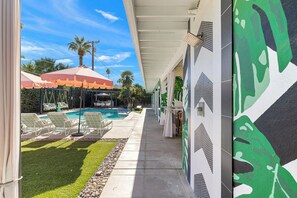 Unclassified image, 5 of 50, button