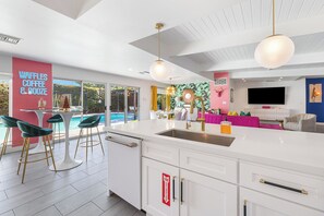 Unclassified image, 3 of 50, button