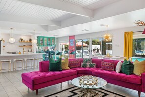 Unclassified image, 4 of 50, button