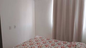 2 makuuhuonetta, silitysrauta/-lauta, Wi-Fi, vuodevaatteet