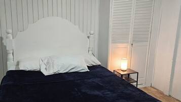 2 bedrooms, in-room safe, desk, iron/ironing board