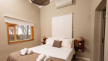 Standard Studio, Private Bathroom | Egyptian cotton sheets, premium bedding, memory foam beds, desk
