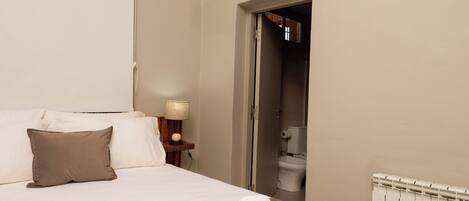 Kahden hengen standard-huone (yksi tai kaksi sänkyä), oma kylpyhuone | Ilmainen Wi-Fi