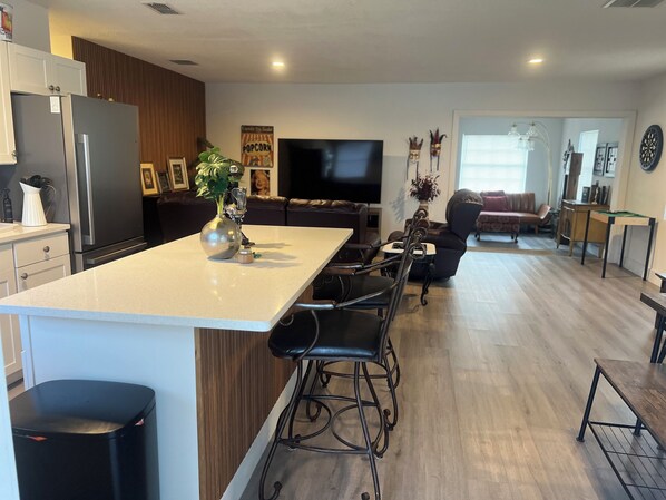 Smart TV, fireplace - Modern & Homely Entire House Orlando. Key Location! (Orlando)