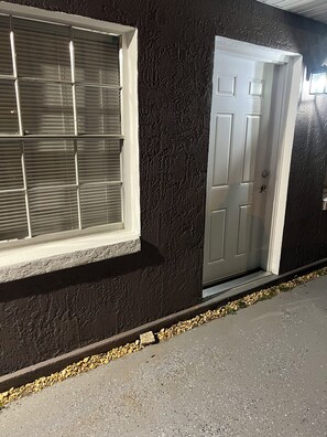 Unclassified image, 4 of 31, button