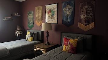 3 bedrooms, desk, WiFi, bed sheets