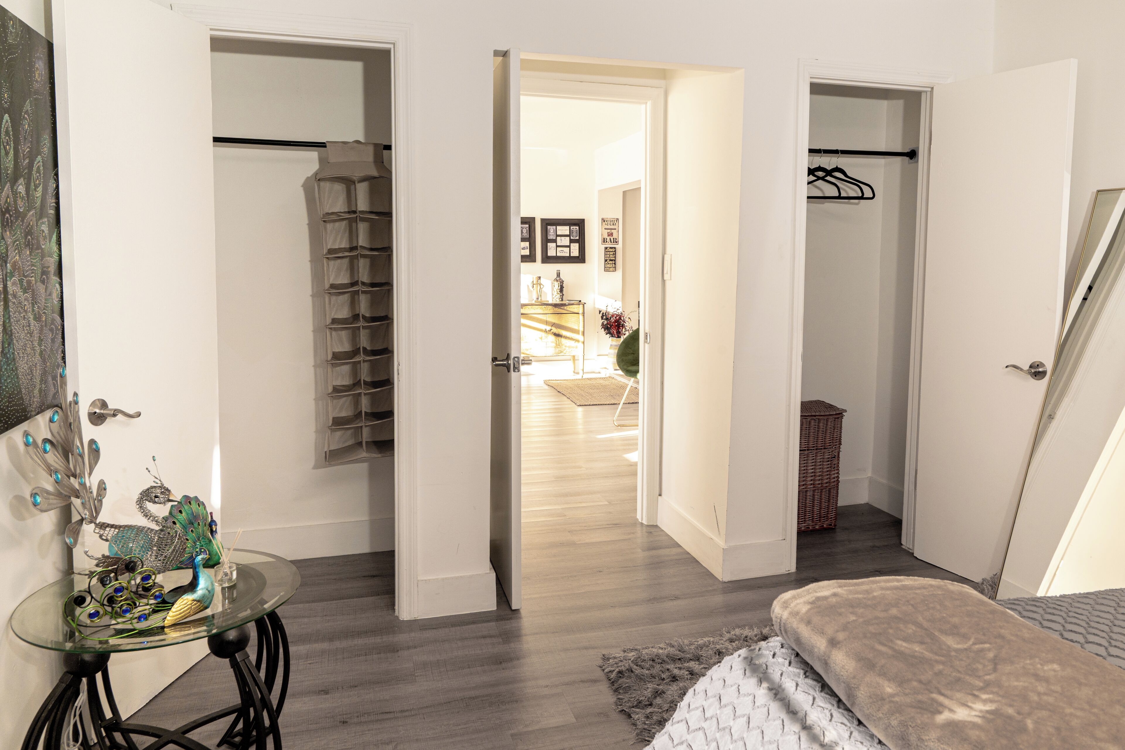 3 bedrooms, desk, WiFi, bed sheets