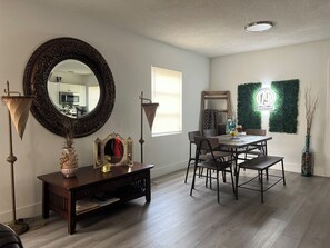 Dining - Modern & Homely Entire House Orlando. Key Location! (Orlando)