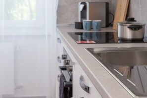 Fridge, microwave, oven, stovetop - Humanitas - Exclusive Apartment (Rozzano)