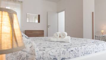 2 bedrooms, WiFi, bed sheets