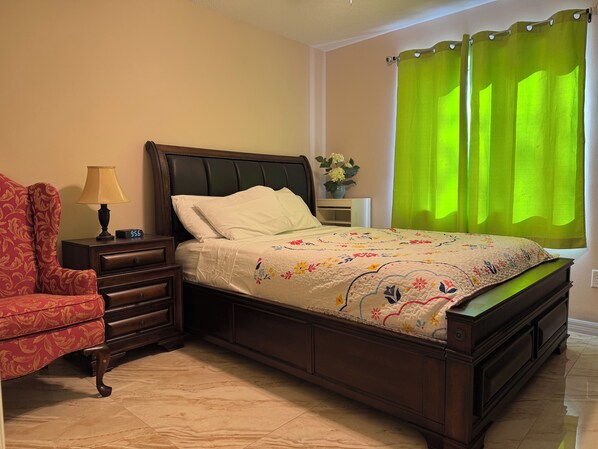 2 chambres, coffre-fort, bureau, fer et planche à repasser