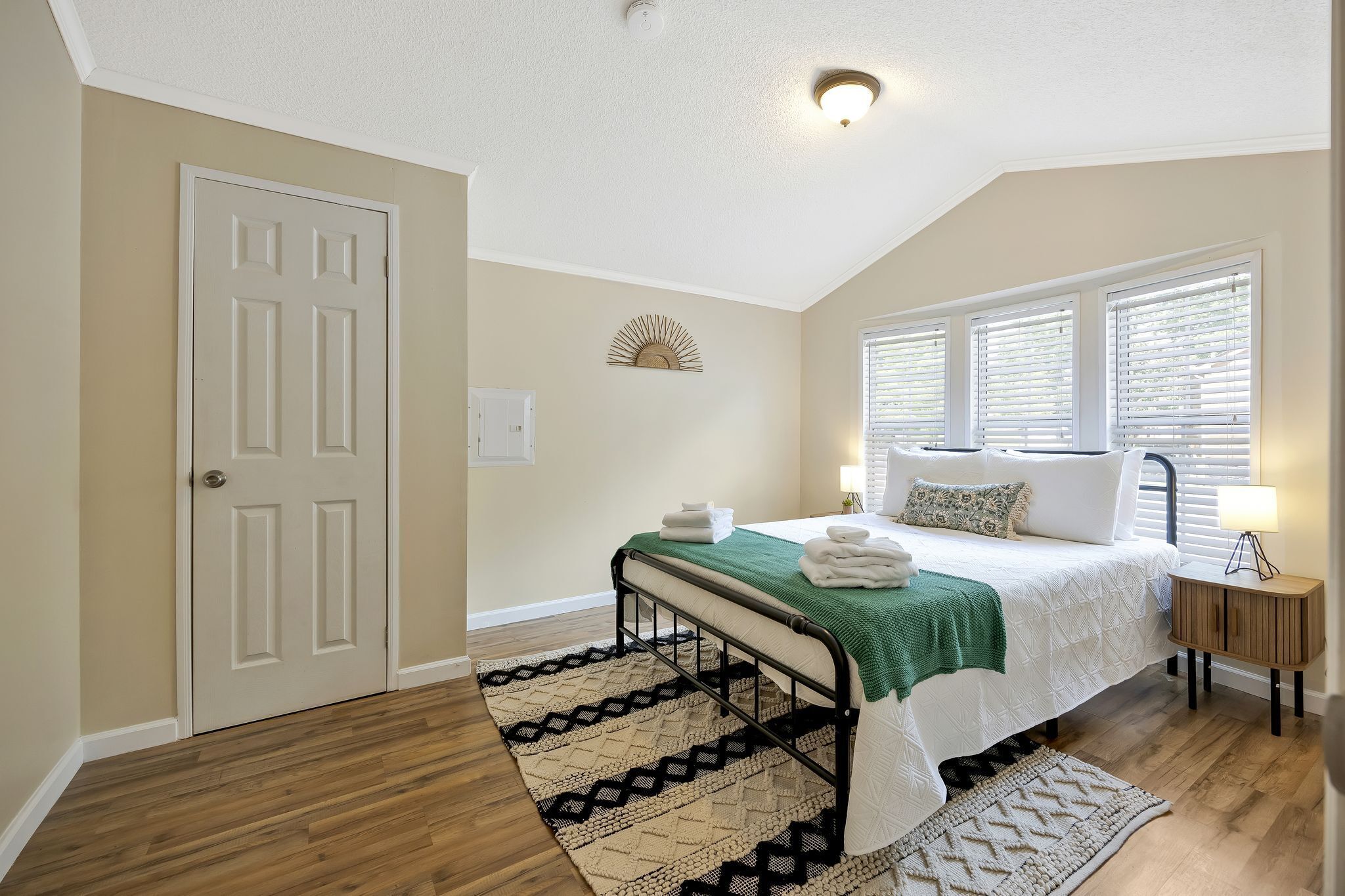 2 bedrooms, desk, free WiFi, bed sheets