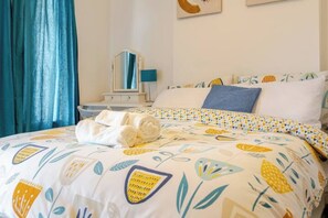 3 dormitoris, escriptori, wifi gratuïta i roba de llit 