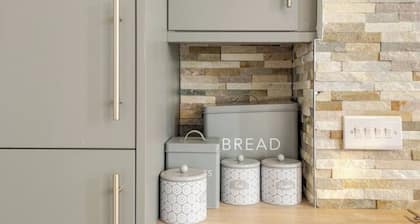 Modern 3-Bed Getaway | Family-Friendly | Close to Peak District