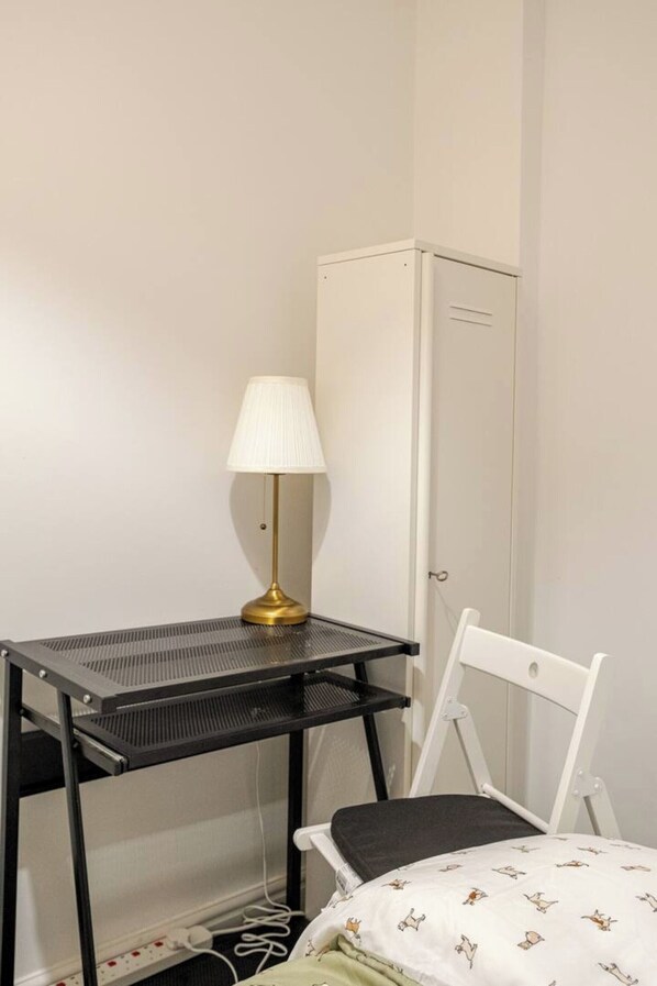 3 bedrooms, desk, free WiFi, bed sheets