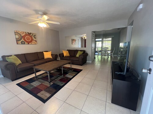 Charming 2-bedroom house in tranquil LaBelle with WiFi, AC