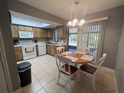 Charming 2-bedroom house in tranquil LaBelle with WiFi, AC