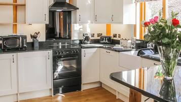 Fridge, oven, stovetop, toaster