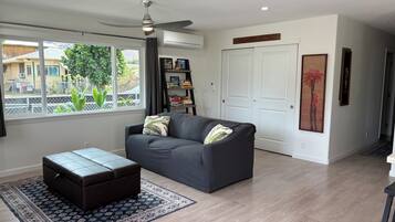 Smart TV, libros y impresora