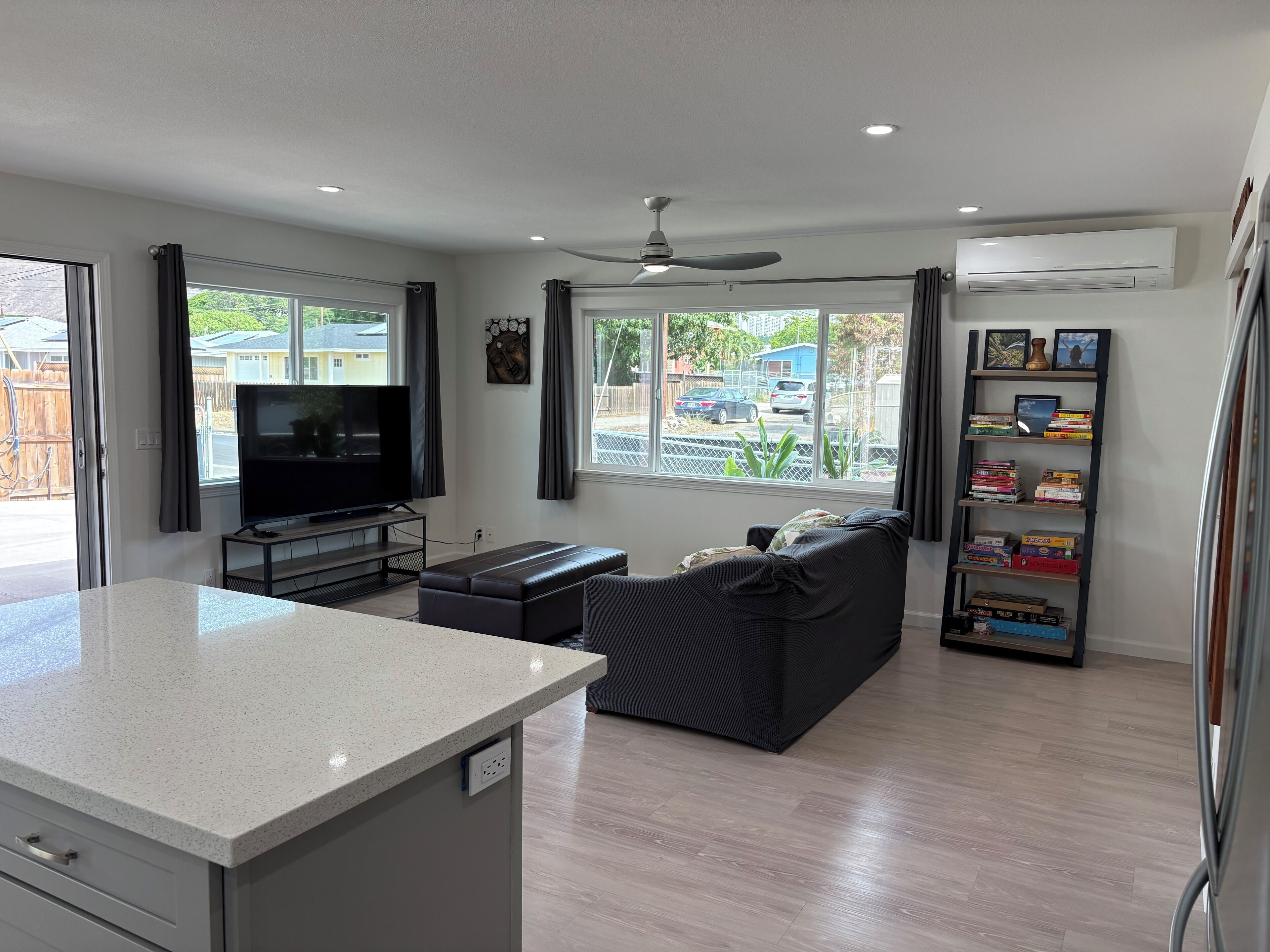 Smart TV, libros y impresora 