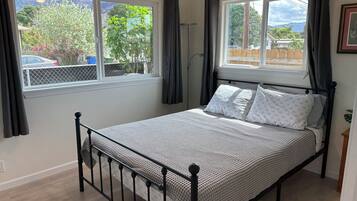 3 slaapkamers, een bureau, een strijkplank/strijkijzer, gratis wifi