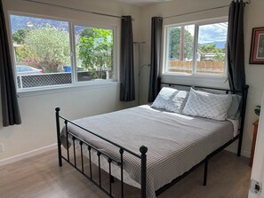 3 bedrooms, desk, iron/ironing board, free WiFi