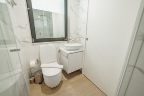 تجهيزات دش، مجففات شعر، مناشف، صابون