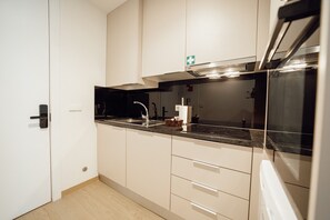 Køleskab, mikrobølgeovn, ovn, opvaskemaskine