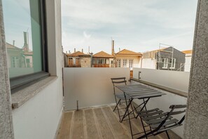 Outdoor dining - CARMO RESIDENCE PORTO - S. FRANCISCO by VACATIONY (Oporto)