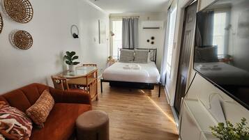 1 bedroom, desk, iron/ironing board, free WiFi