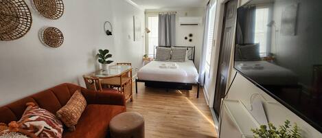 1 chambre, bureau, fer et planche à repasser, Wi-Fi gratuit