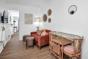 Smart TV - Walk West Cola Mini Pad | Tiny House | Shared Yard (West Columbia)