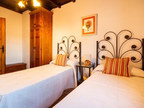 4 habitaciones, internet y ropa de cama