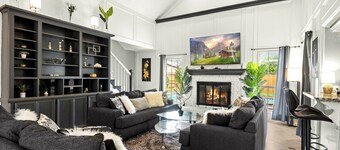 FREE NIGHT! Sleeps 10, Private Pool, Hot Tub